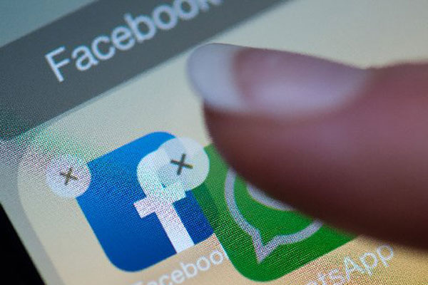 Facebook and Instagram hit by global outage