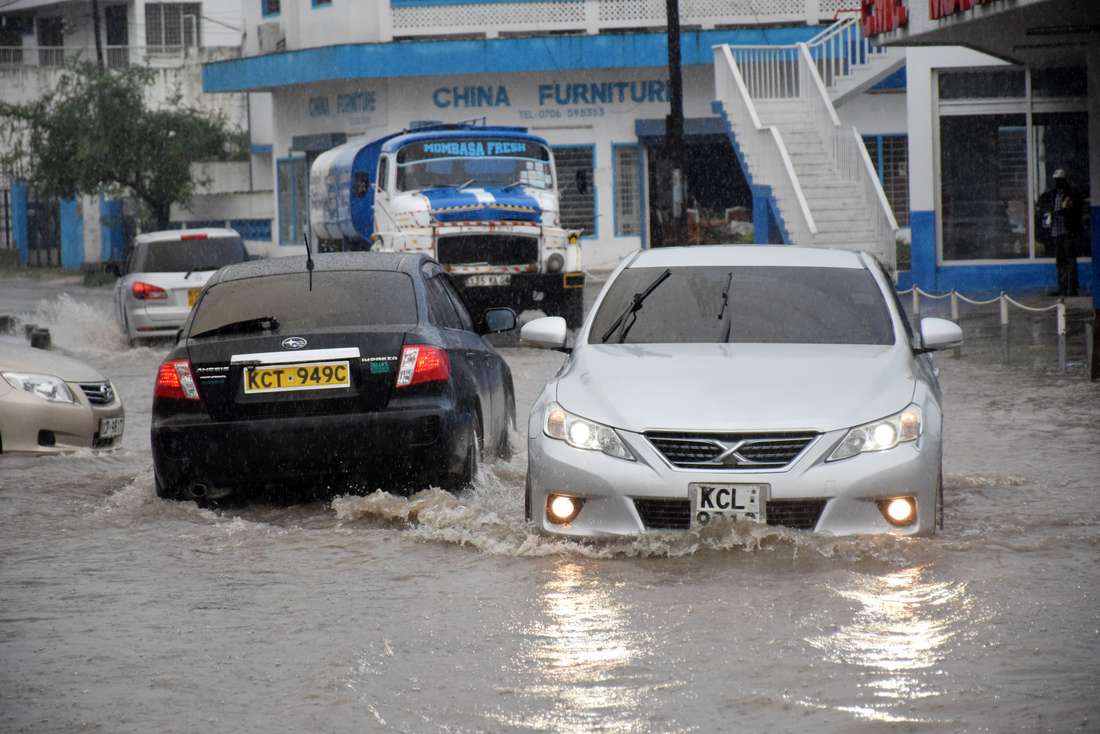 Floodwaters cut off Mombasa-Lunga Lunga road